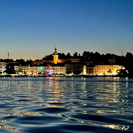 Traumsee Am Traunsee In Mit 180 Grad See- Und Traunsteinblick 格蒙登