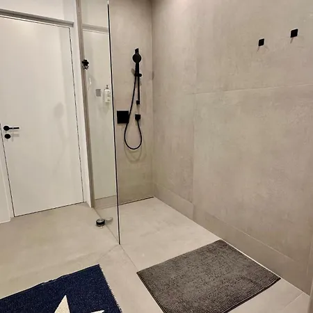 Traumsee Am Traunsee In Mit 180 Grad See- Und Traunsteinblick 格蒙登